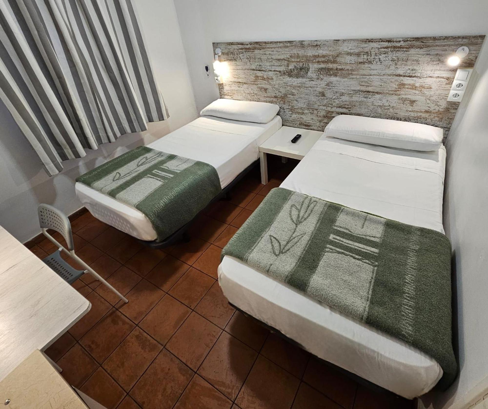 Hotel Casa De Huespedes Almansa Madrid Exteriér fotografie