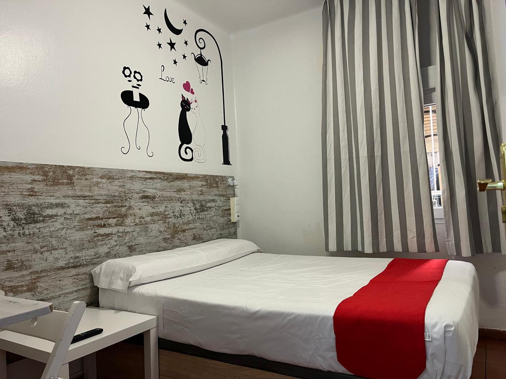 Hotel Casa De Huespedes Almansa Madrid Exteriér fotografie